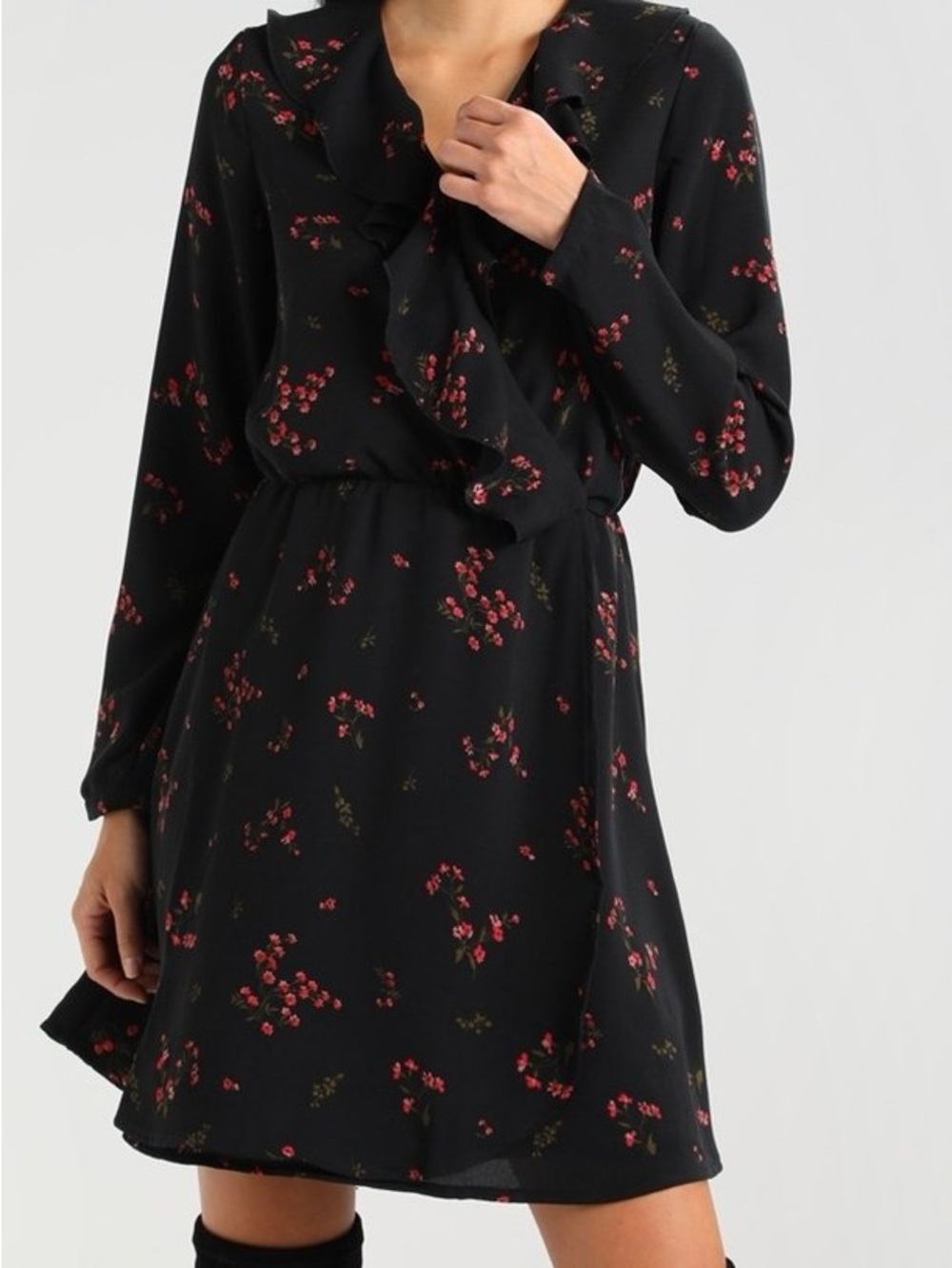 NWT Vero Moda Black Long-Sleeve Floral Ruffle Dress